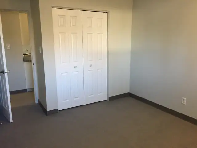 Beautiful Area with 2 Bedroom Suite in a Quiet Building - Photo 7