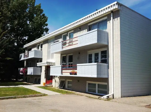 Beautiful Area with 2 Bedroom Suite in a Quiet Building - Photo 8