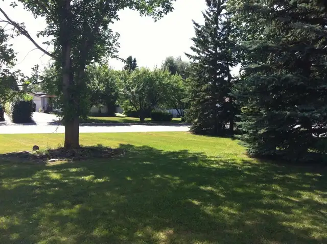 Beautiful Area with 2 Bedroom Suite in a Quiet Building - Photo 9