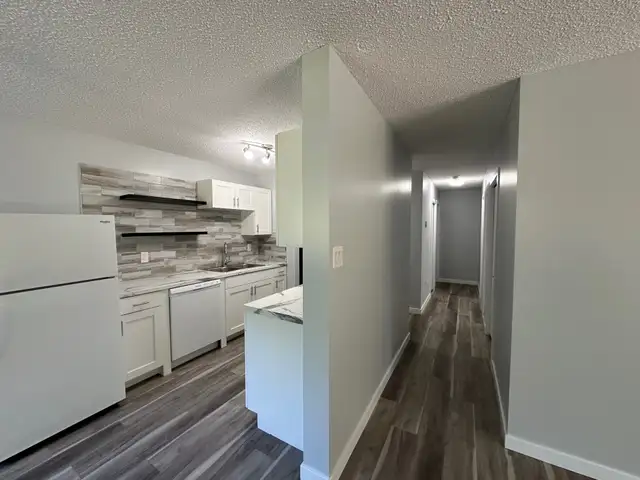 Modern and Spacious 2-Bedroom Apartment - SMALL PET FRIENDLY! - Photo 7