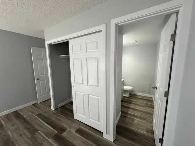 Modern and Spacious 2-Bedroom Apartment - SMALL PET FRIENDLY! - Photo 10