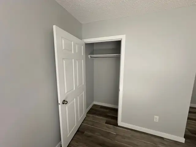 Modern and Spacious 2-Bedroom Apartment - SMALL PET FRIENDLY! - Photo 14