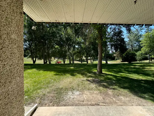 Modern and Spacious 2-Bedroom Apartment - SMALL PET FRIENDLY! - Photo 15