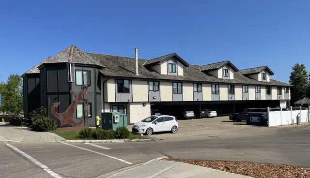 2 Bed Apartment Located on the Beach Front!