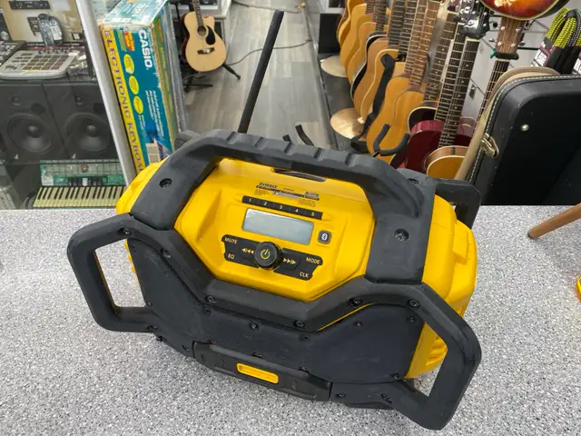 Dewalt DCR025 Jobsite Bluetooth Speaker