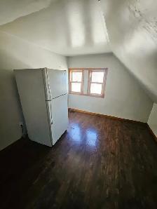 163 Jaffrey St,Unit 2, 1bedroom(1bath1kt 2F) North, all included - Photo 3