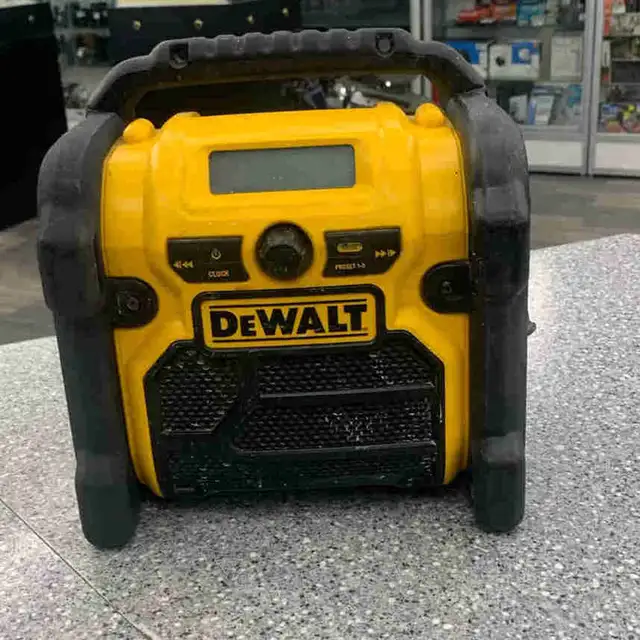 Dewalt DCR018 Jobsite Radio