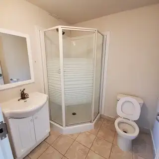 Private ensuite in the heart of Waterloo! - Photo 2