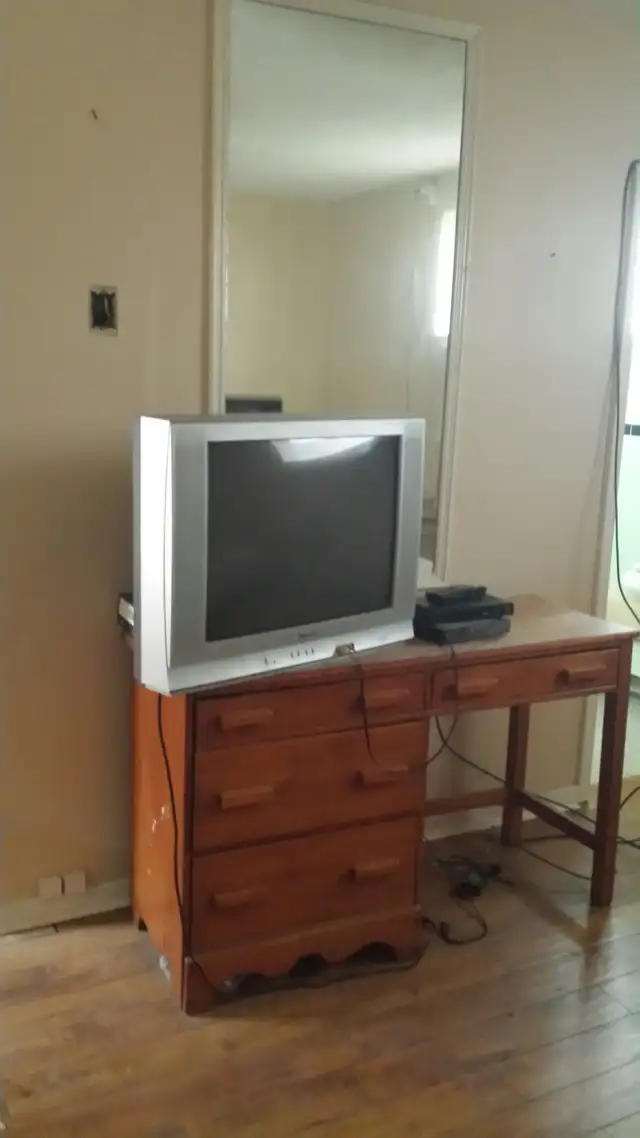 Bachelor Apartment Available FOR RENT between Lambeth&Delaware. - Photo 5