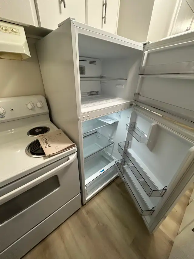 LOCATION.LOCATION. Nice 1 bedroom Apt. Available April 1st. - Photo 4