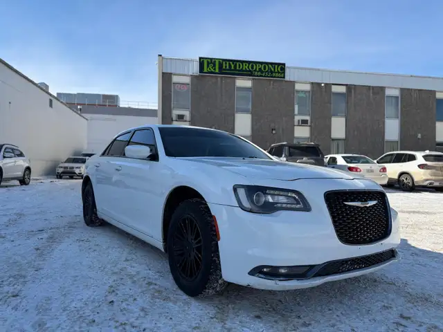 2016 Chrysler 300 - Photo 7