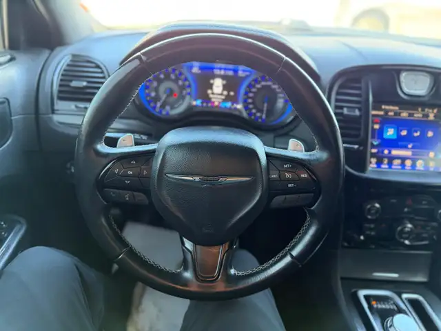 2016 Chrysler 300 - Photo 12