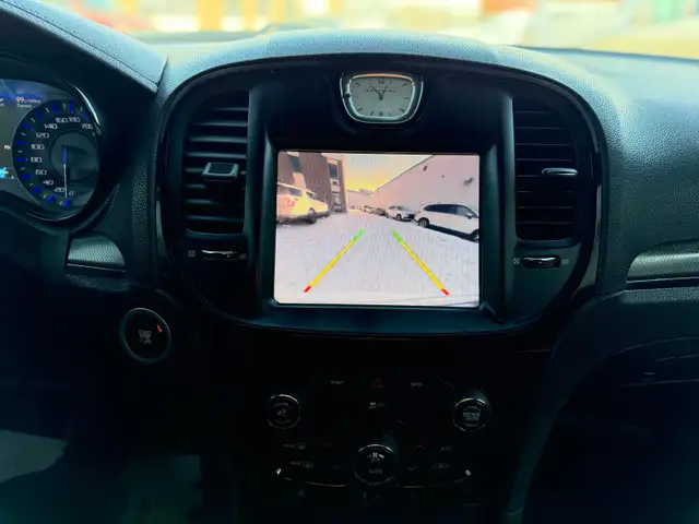 2016 Chrysler 300 - Photo 13