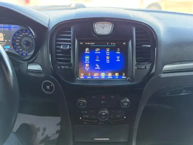 2016 Chrysler 300 - Photo 14