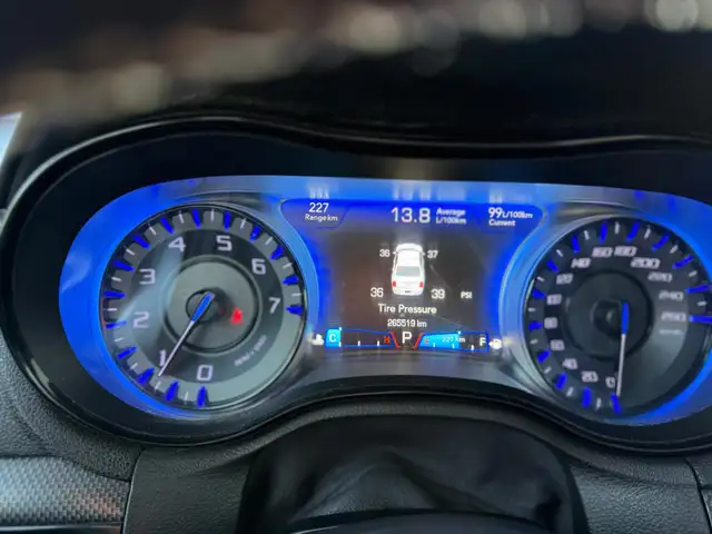 2016 Chrysler 300 - Photo 15