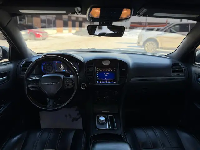 2016 Chrysler 300 - Photo 17