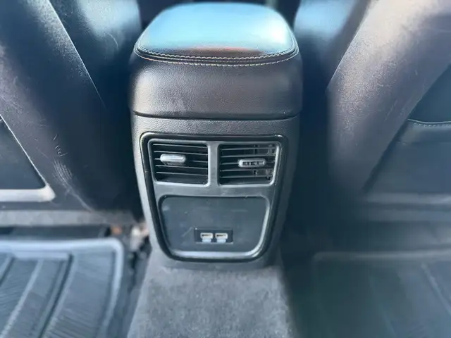 2016 Chrysler 300 - Photo 18