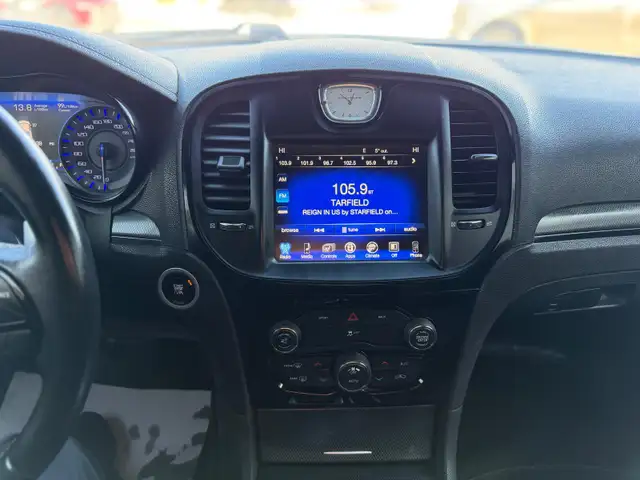 2016 Chrysler 300 - Photo 19