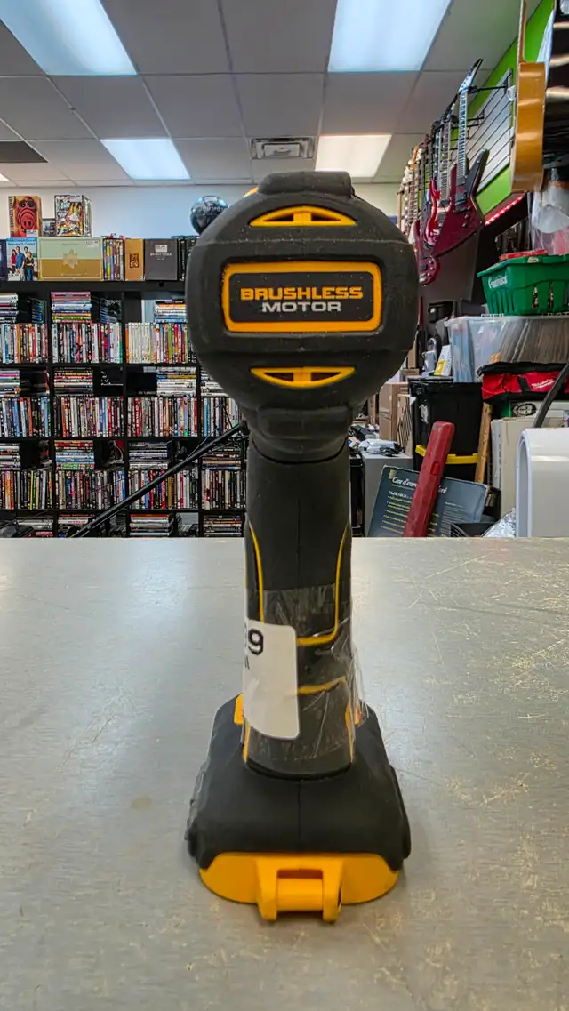 DEWALT 20v Brushless Compact 1/2-inch Drill Driver - DCD777 - Photo 3