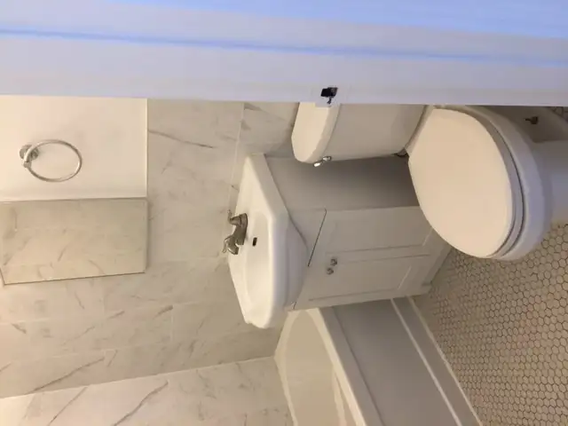 Lge Open 2Bdrm w/New Kitchen Bath HardwoodFl@Kennedy/EglintonAve - Photo 6