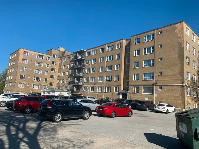 Lge Open 2Bdrm w/New Kitchen Bath HardwoodFl@Kennedy/EglintonAve - Photo 9