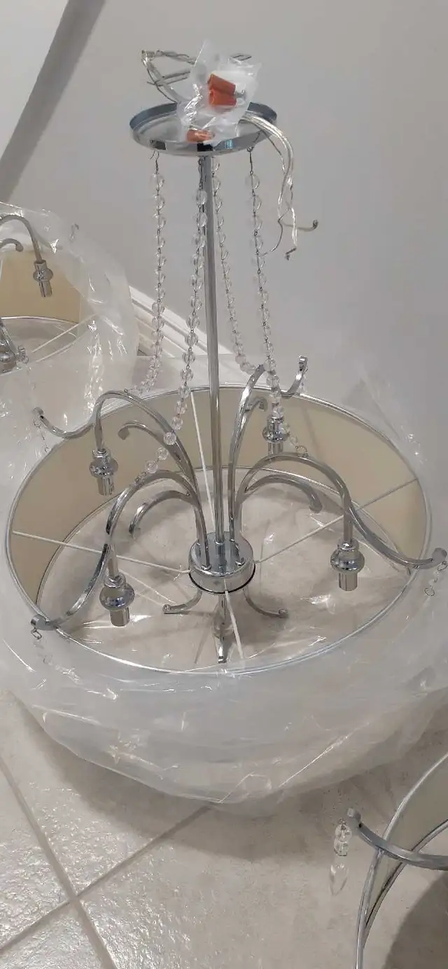 Pretty Chandelier Lights - Photo 2