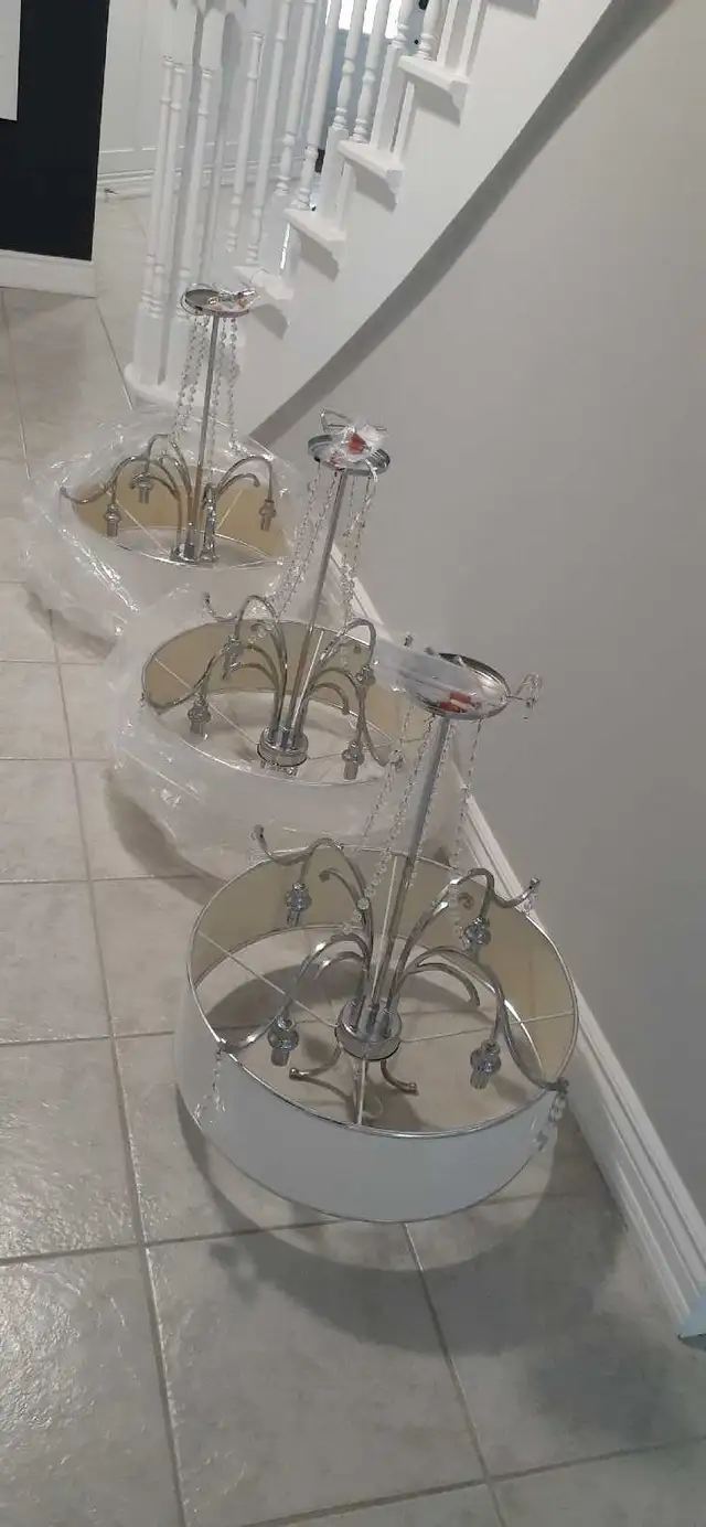 Pretty Chandelier Lights - Photo 3