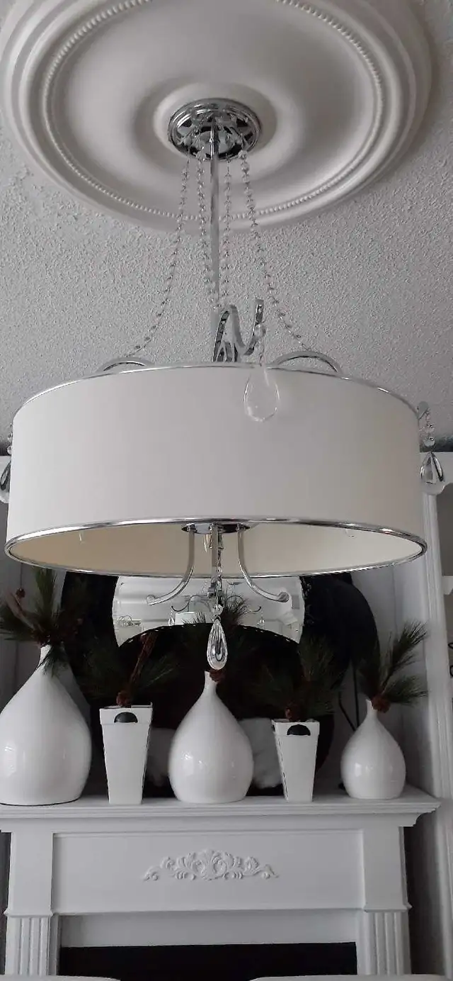 Pretty Chandelier Lights - Photo 4