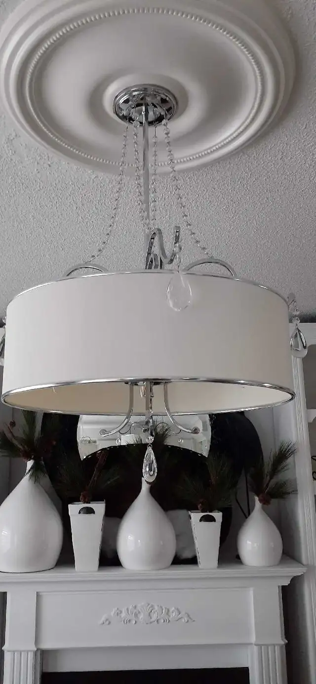 Pretty Chandelier Lights - Photo 6