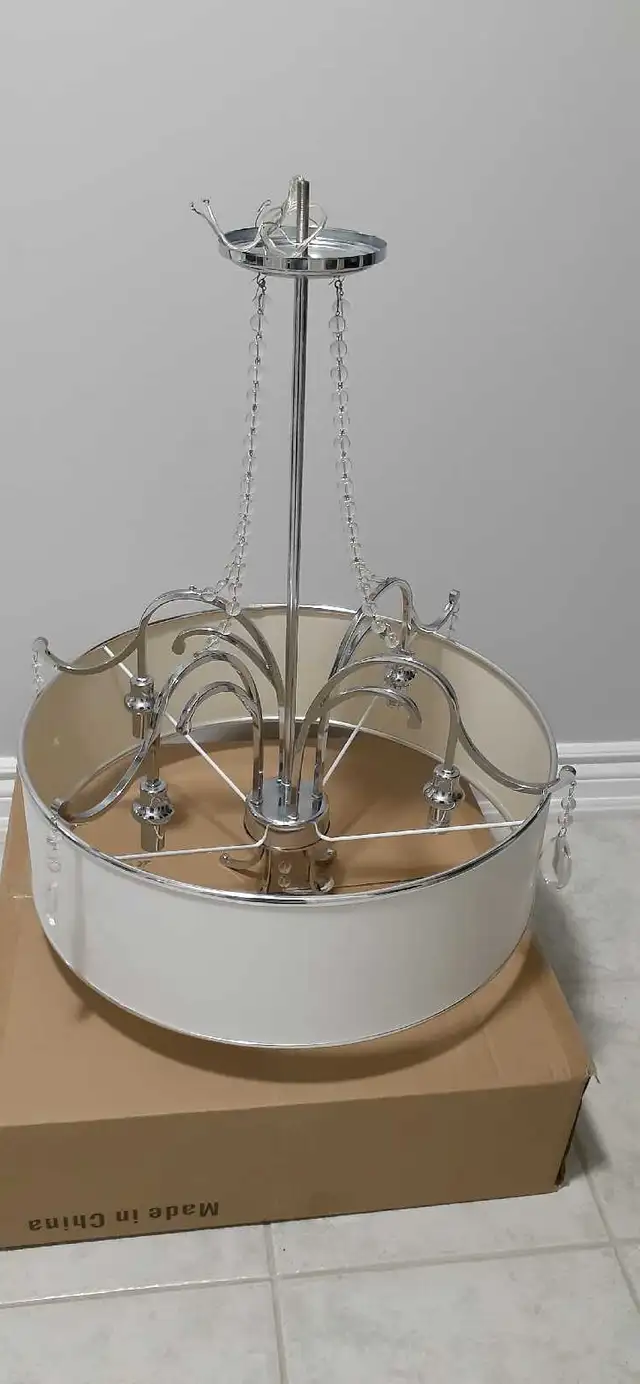 Pretty Chandelier Lights - Photo 9