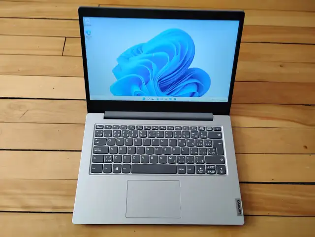 Lenovo Ideapad 1 AMD 3020Ee 4GB 64GB Windows 11 Laptop