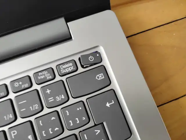 Lenovo Ideapad 1 AMD 3020Ee 4GB 64GB Windows 11 Laptop - Photo 3