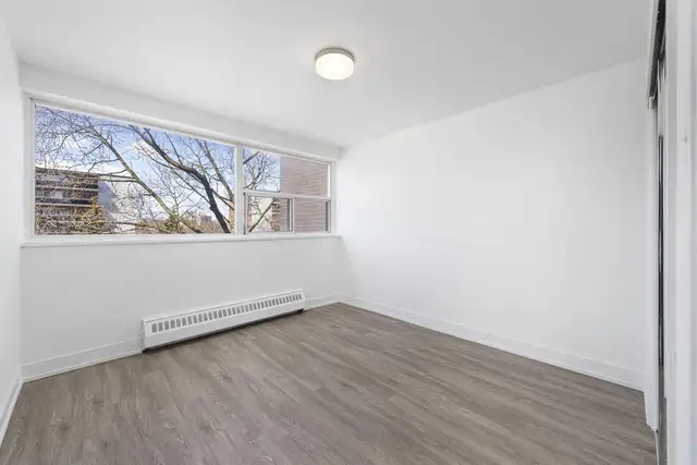 2 Bedroom Apartment for Rent - 351 The West Mall & 25 Eva Rd - Photo 3