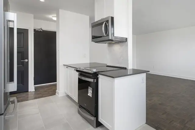 2 Bedroom Apartment for Rent - 351 The West Mall & 25 Eva Rd - Photo 5