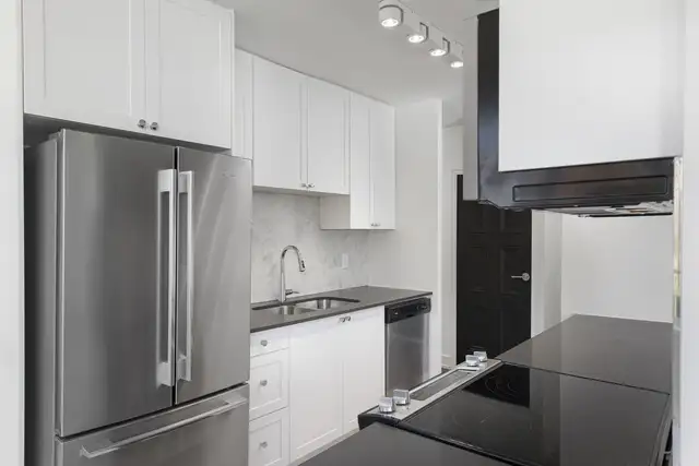 2 Bedroom Apartment for Rent - 351 The West Mall & 25 Eva Rd - Photo 7