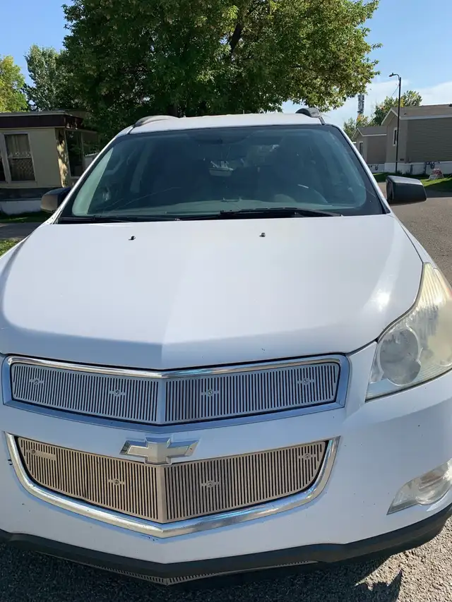 2010 Chevrolet Traverse - Photo 2