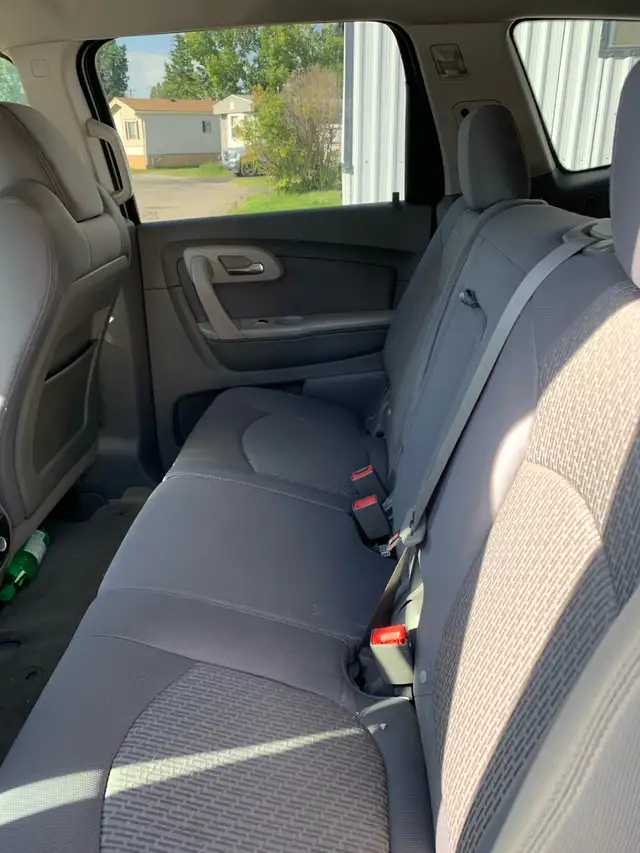 2010 Chevrolet Traverse - Photo 7