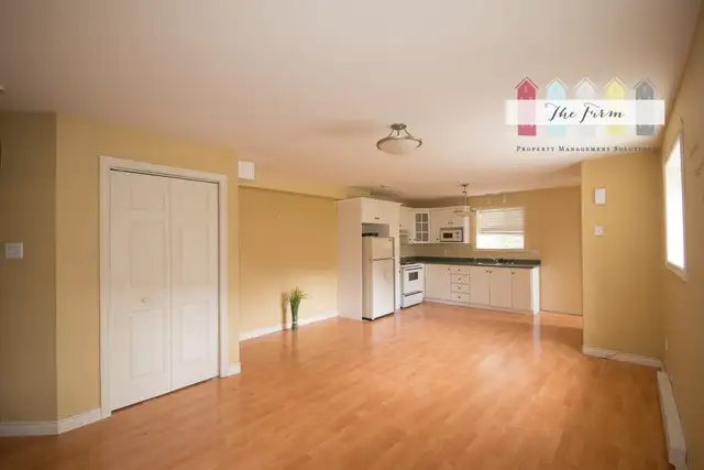 733A Empire Avenue - Spacious Two Bedroom , Two Car Parking - Photo 4