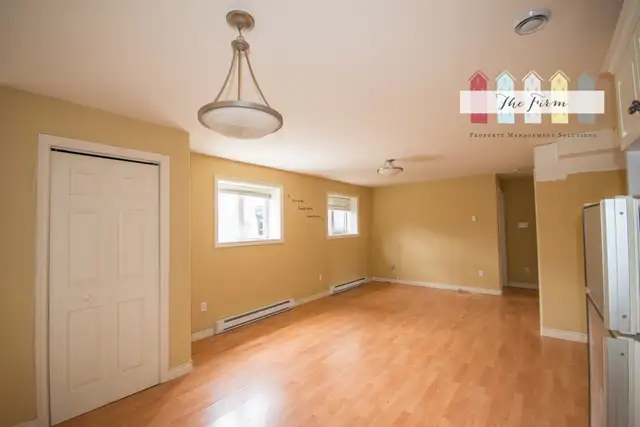 733A Empire Avenue - Spacious Two Bedroom , Two Car Parking - Photo 5