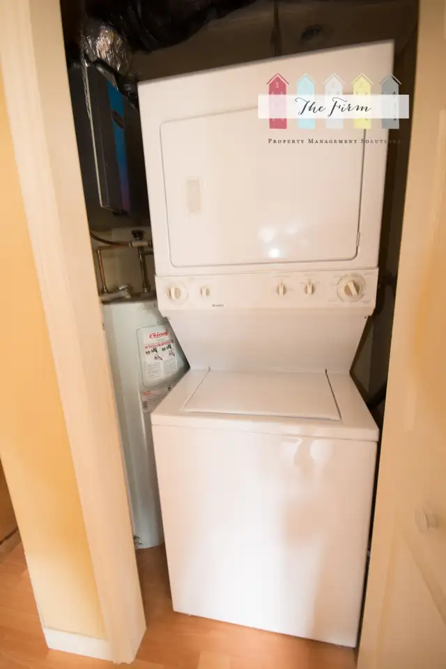 733A Empire Avenue - Spacious Two Bedroom , Two Car Parking - Photo 9