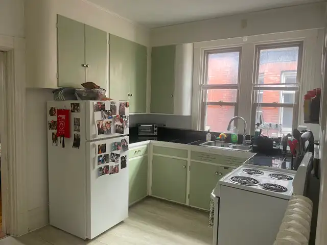 Large one Bedroom, William and Wellington - Photo 3