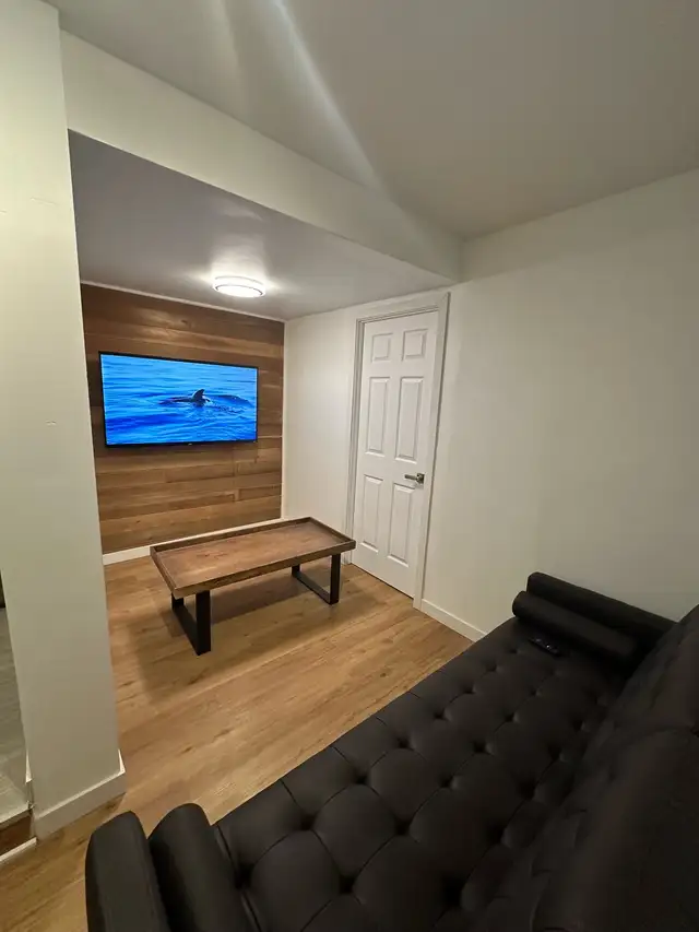 Downtown- 3 Bedrooms with 5 Beds - Photo 3