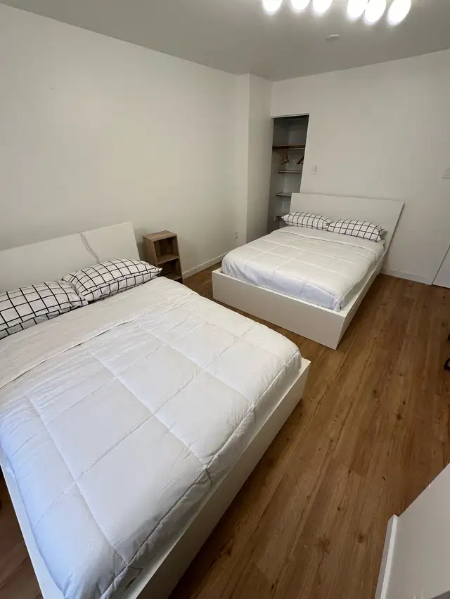 Downtown- 3 Bedrooms with 5 Beds - Photo 10