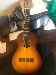 Yamaha GL1. Guitalele
