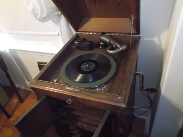 Antique Victoria Style ( VICTROLA) Photogragh - Photo 2