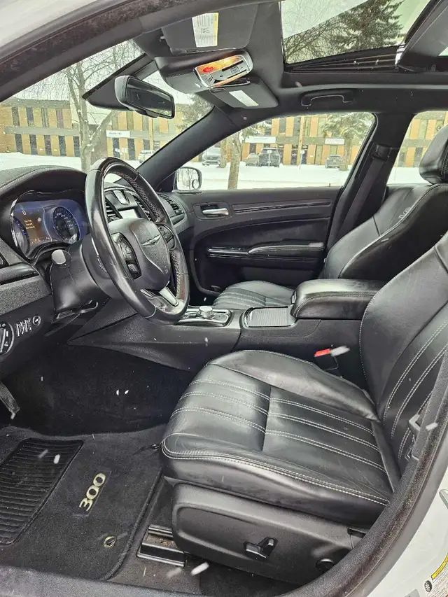 2015 Chrysler 300s 3.6L V6 RWD - Photo 5