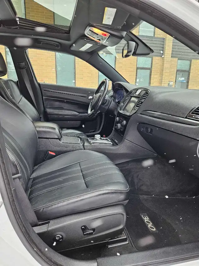 2015 Chrysler 300s 3.6L V6 RWD - Photo 7
