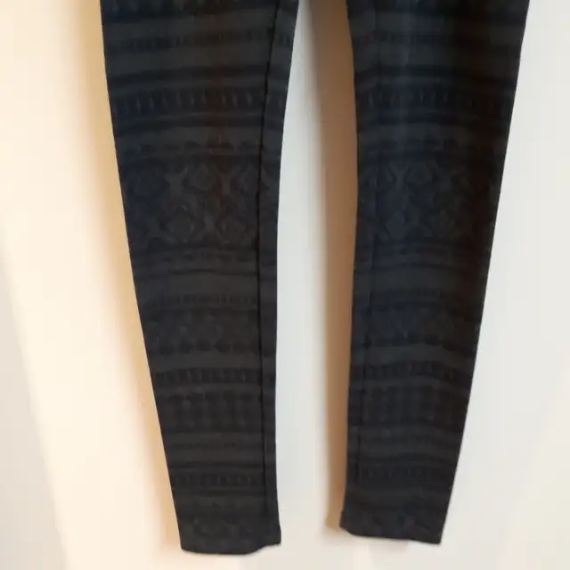 PANTALON LEGGING GRIS NOIR GRSMAL FEM TAILLE 22'EXTENSIBLE$10.00