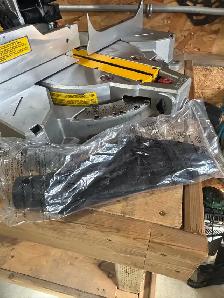 DEWALT 10" COMPOUND MITRE SAW - Photo 7