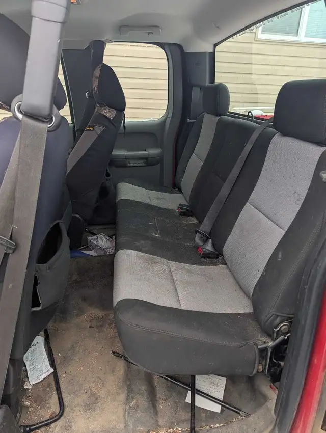 Chevrolet Silverado - Photo 2